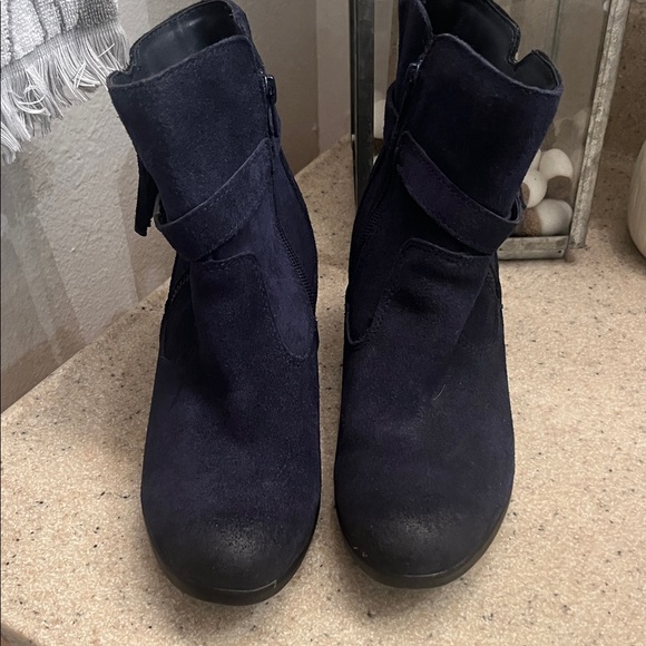 Earth Origins Dark Blue Ankle Booties with Tassel - Picture 4 of 8